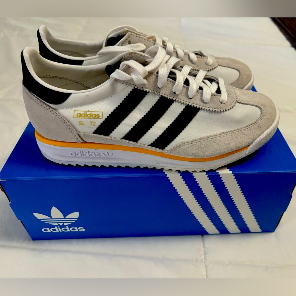 Adidas Samba OG Boys size 7.  Like new, worn once.  Comes with box.